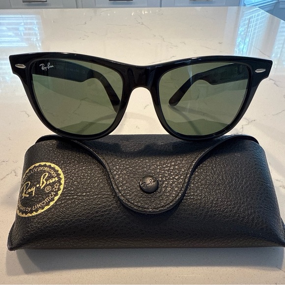 Ray-Ban Classic Black Sunglasses with Green Lenses - Picture 1 of 5